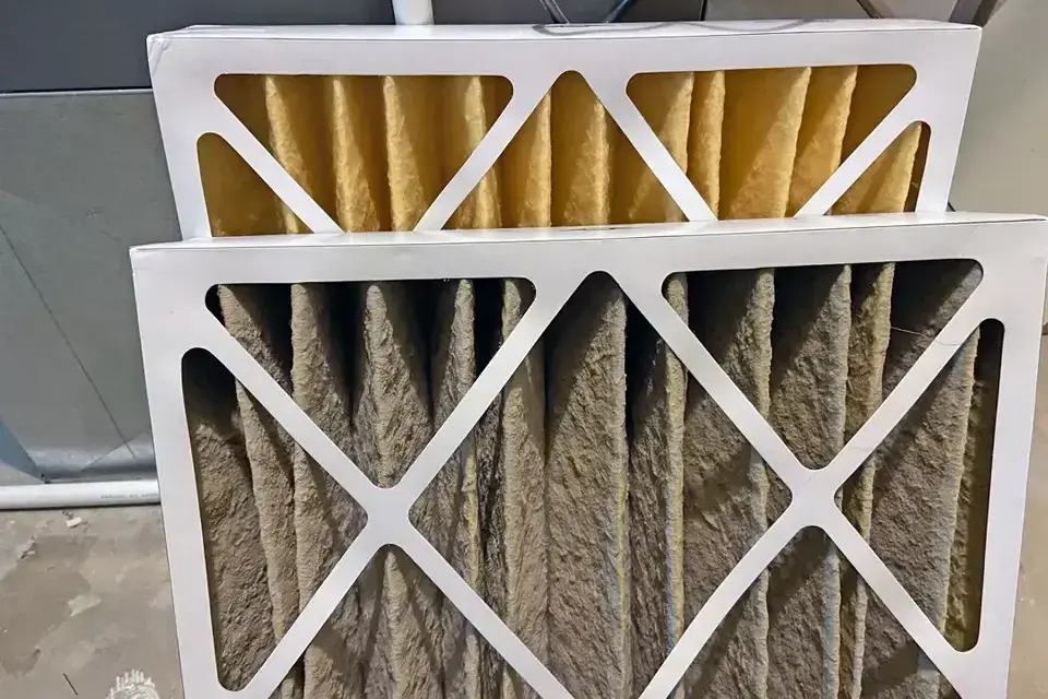 HVACfilterbeforeandafter_Erossi_002_hero one dirty air filter and one clean air filter